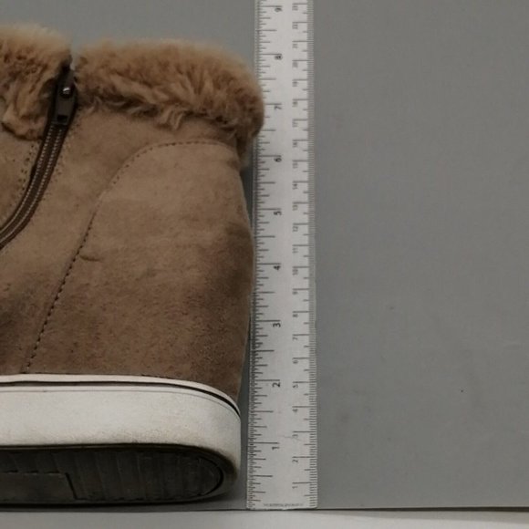 Maurices Womens Taryn Ankle Bootie Tan Wedge Heel Side Zip Faux Fur Trim Sz 8 M - Picture 7 of 9